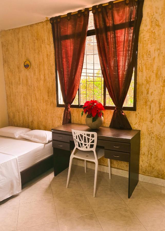 Hostal Gabo 布卡拉曼加 外观 照片